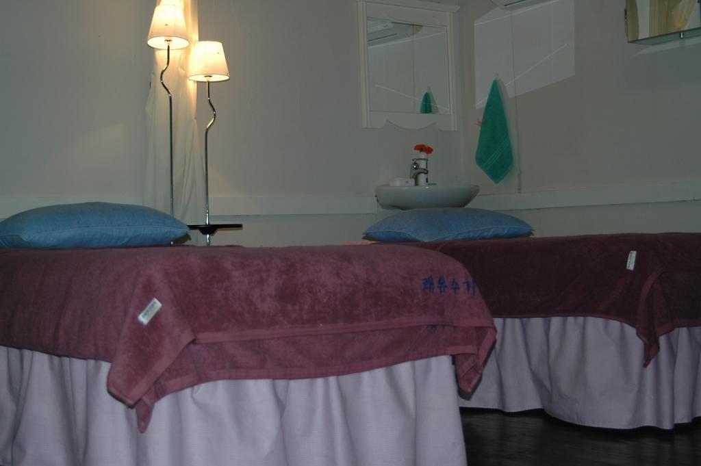 Itaewon Land Spa & Guesthouse Сеул Номер фото